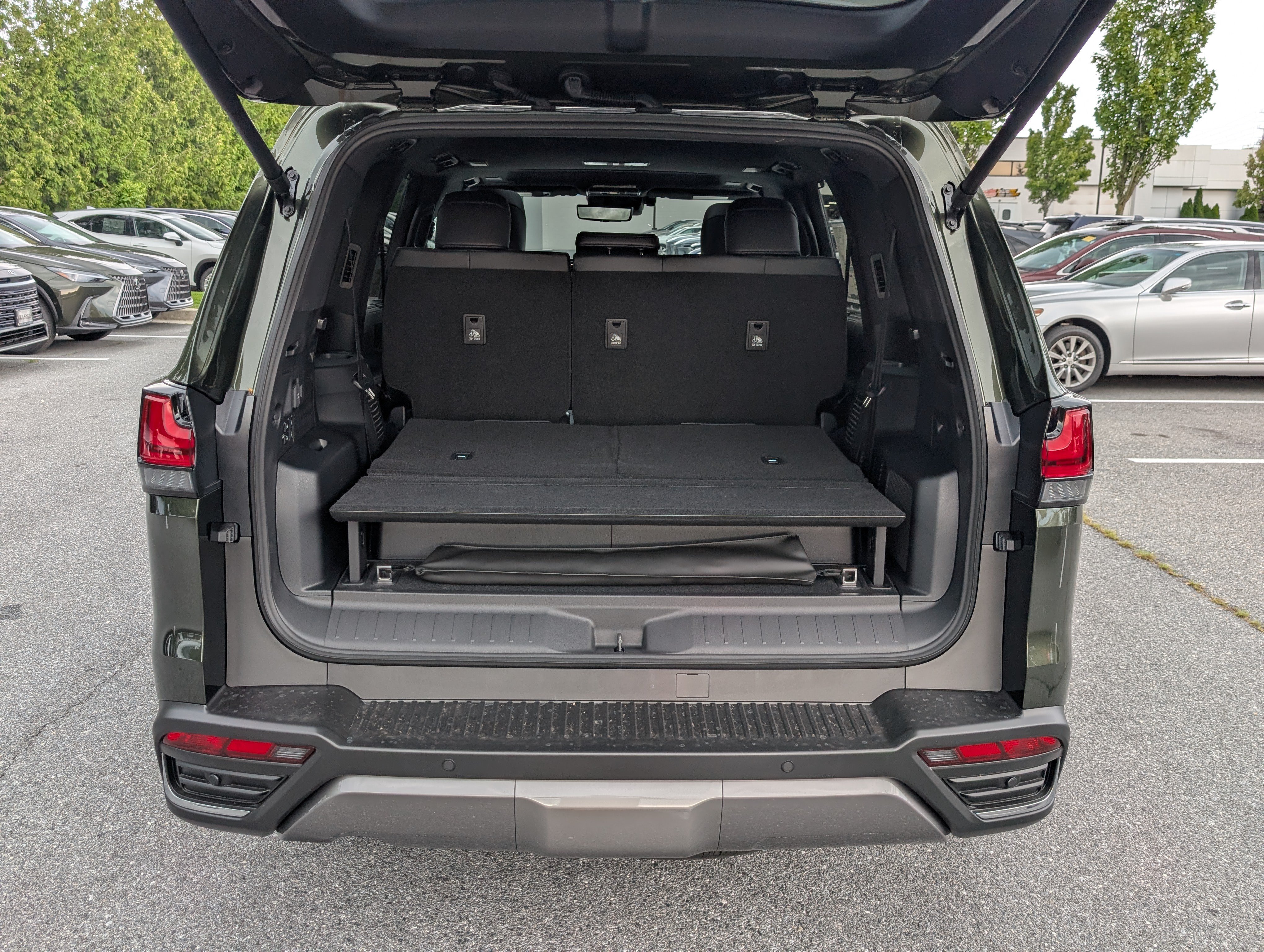 New 2026 Lexus LX 700h Luxury w/ Accessory Package (Z1) AWD/4WD image 10