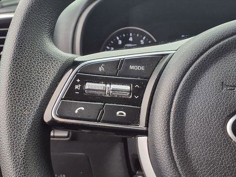 Used 2020 Kia Sportage LX image 10