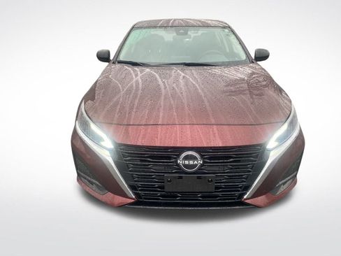 Used 2024 Nissan Altima 2.5 SV image 2