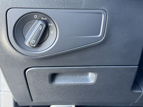 Used 2024 Volkswagen Tiguan SE R-Line image 31