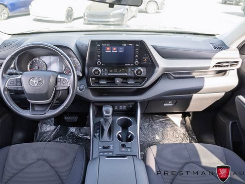 Used 2022 Toyota Highlander LE AWD/4WD image 35