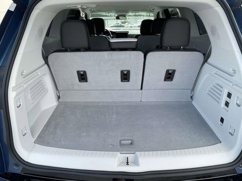 Used 2024 GMC Acadia Denali image 11