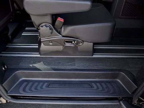 Used 2023 Mercedes-Benz Metris Passenger image 26