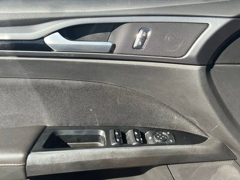 Used 2016 Ford Fusion SE FWD image 28