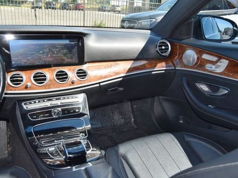 Used 2017 Mercedes-Benz E 300 4MATIC image 29
