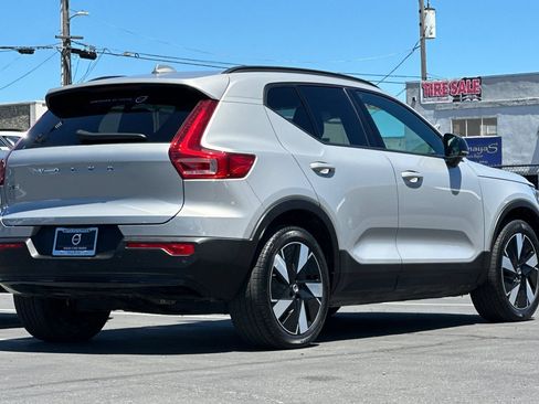 Certified 2025 Volvo EX40 Core AWD/4WD image 2