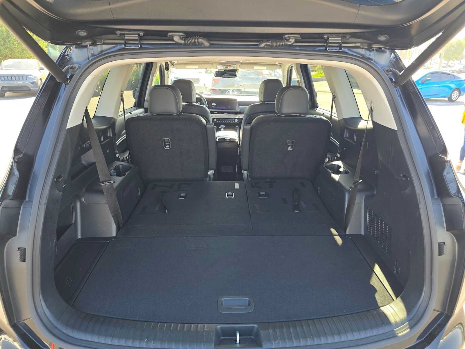 Used 2024 Kia Telluride EX w/ EX Captain's Chair Package FWD image 16