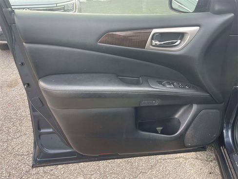 Used 2014 Nissan Pathfinder Platinum w/ Platinum Premium Package image 16