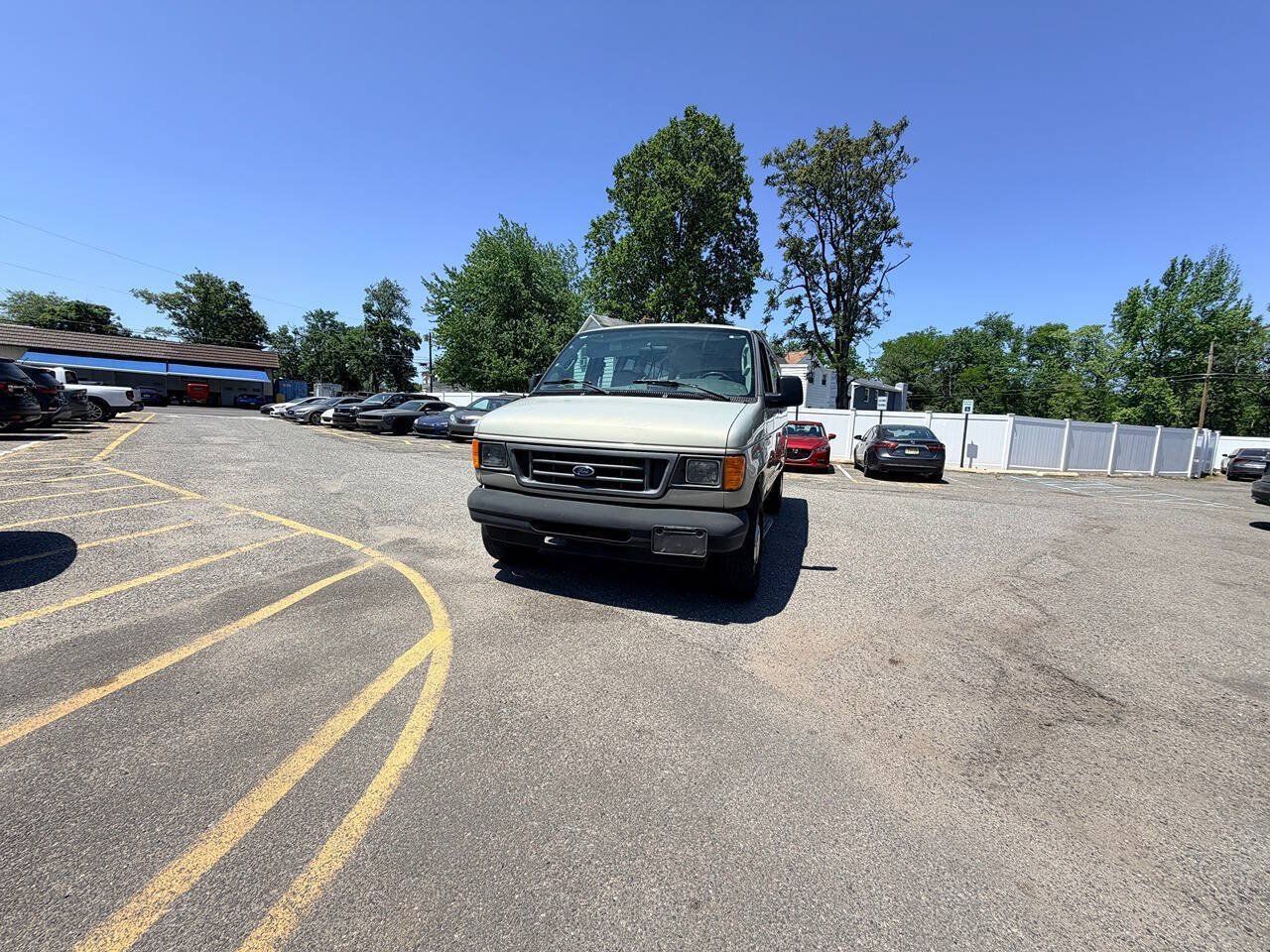 Used 2006 Ford E-350 and Econoline 350 XL RWD image 2