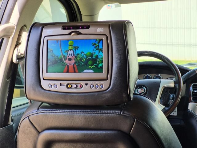 Used 2013 Cadillac Escalade Platinum AWD/4WD image 30