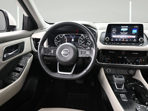 Used 2021 Nissan Rogue SL AWD/4WD image 12