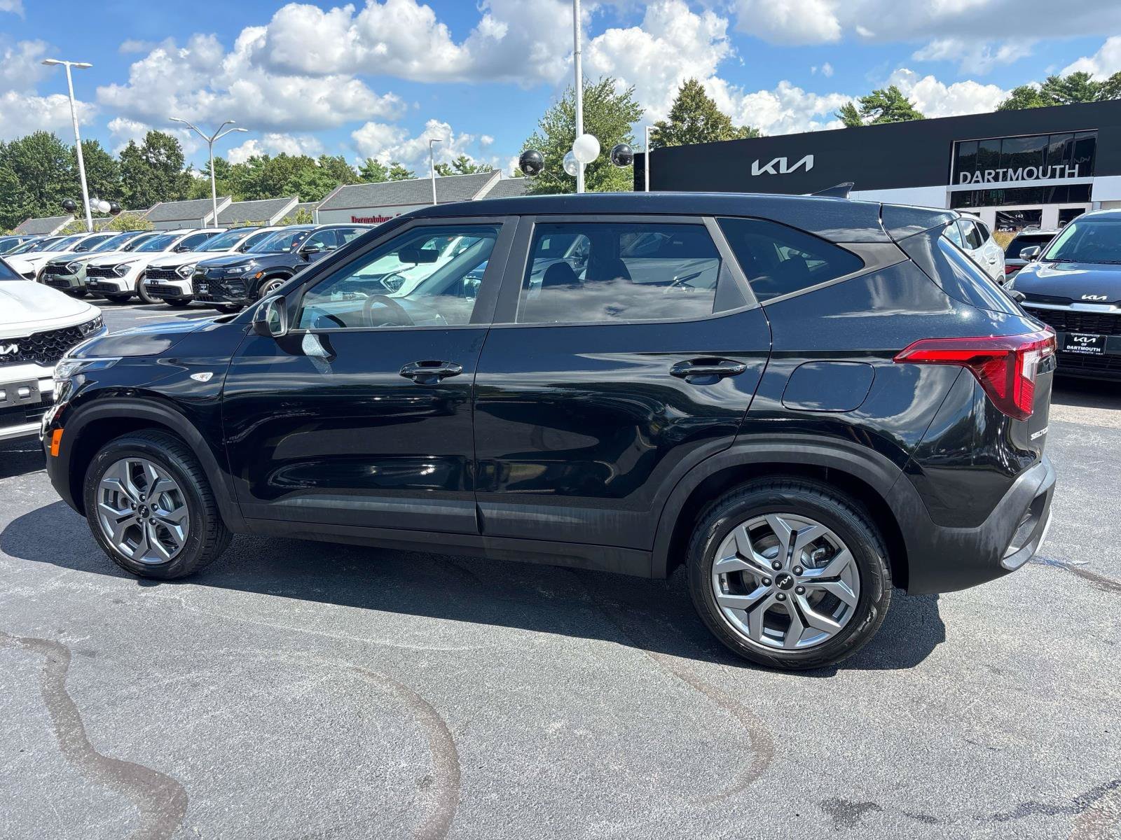 Used 2024 Kia Seltos LX AWD/4WD image 2