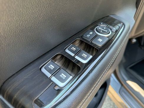 Used 2020 Kia Sorento LX AWD/4WD image 9
