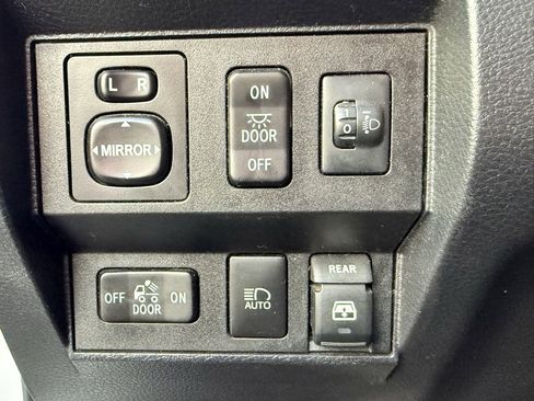 Used 2018 Toyota Tundra SR5 image 35