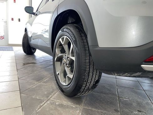 Used 2025 Chevrolet Trax LT w/ LT Convenience Package image 17