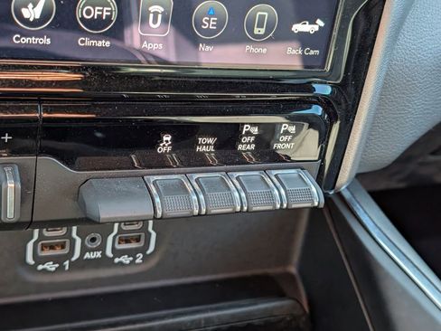 Used 2020 RAM 2500 Laramie w/ Night Edition AWD/4WD image 46