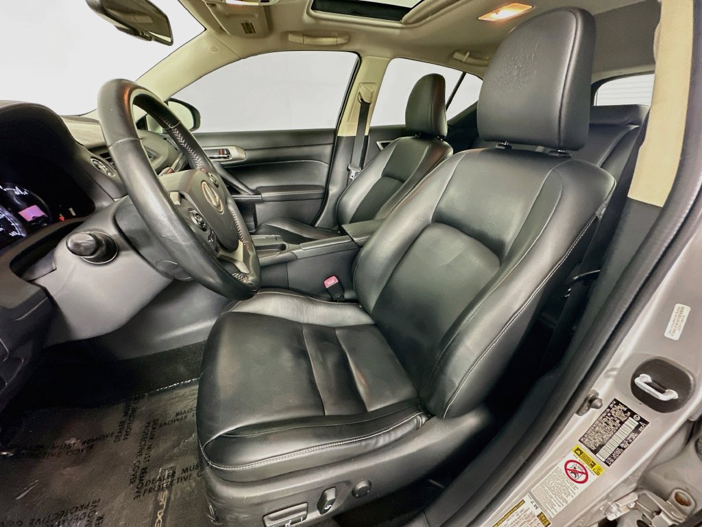 Used 2015 Lexus CT 200h w/ Seat Comfort Package FWD image 21