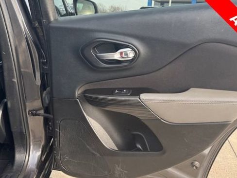 Used 2014 Jeep Cherokee Latitude w/ Comfort/Convenience Group image 11