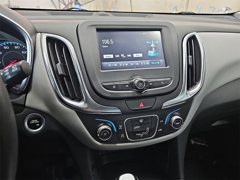 Used 2018 Chevrolet Equinox LS image 19