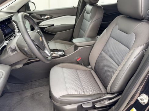 Used 2024 Chevrolet Trax LT w/ Driver Confidence Package FWD image 5