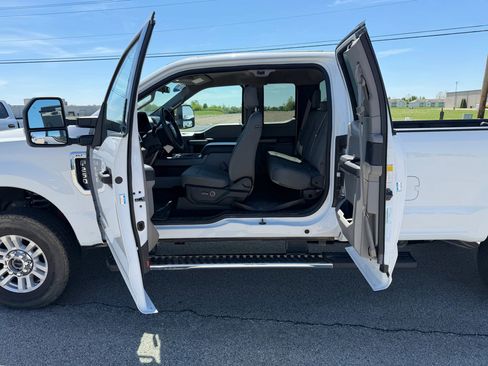 Used 2017 Ford F250 XLT w/ XLT Value Package AWD/4WD image 21
