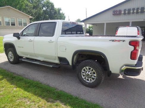 Used 2022 Chevrolet Silverado 2500 LT AWD/4WD image 3