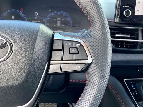 Used 2025 Toyota Sienna XSE w/ XSE Plus Package image 24