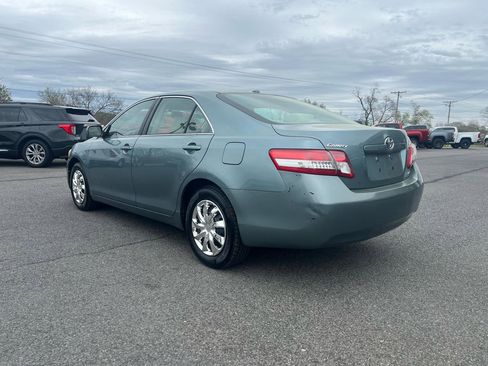Used 2011 Toyota Camry LE image 3