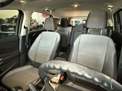Used 2016 Ford Escape SE image 12