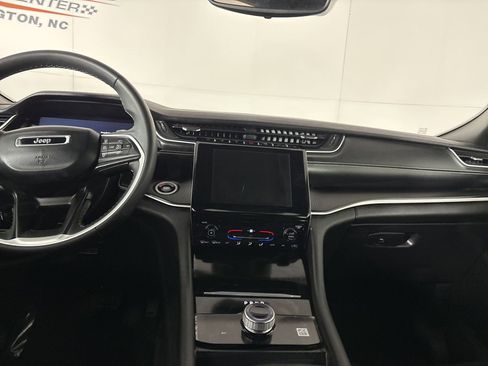 Used 2024 Jeep Grand Cherokee Laredo X image 23