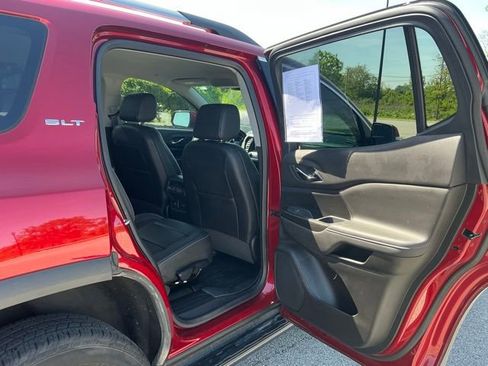 Used 2023 GMC Acadia SLT w/ Preferred Package AWD/4WD image 21