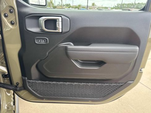 New 2026 Jeep Gladiator Willys AWD/4WD image 13