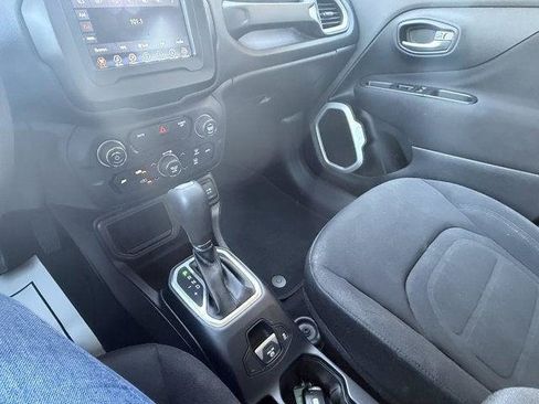 Used 2018 Jeep Renegade Latitude FWD image 25