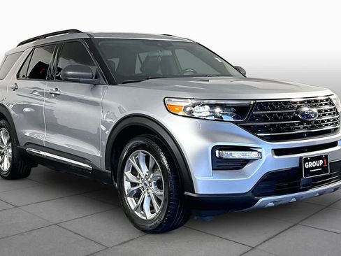 Used 2020 Ford Explorer XLT w/ Equipment Group 202A RWD image 3