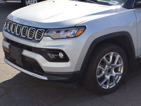 Used 2025 Jeep Compass Limited AWD/4WD image 6
