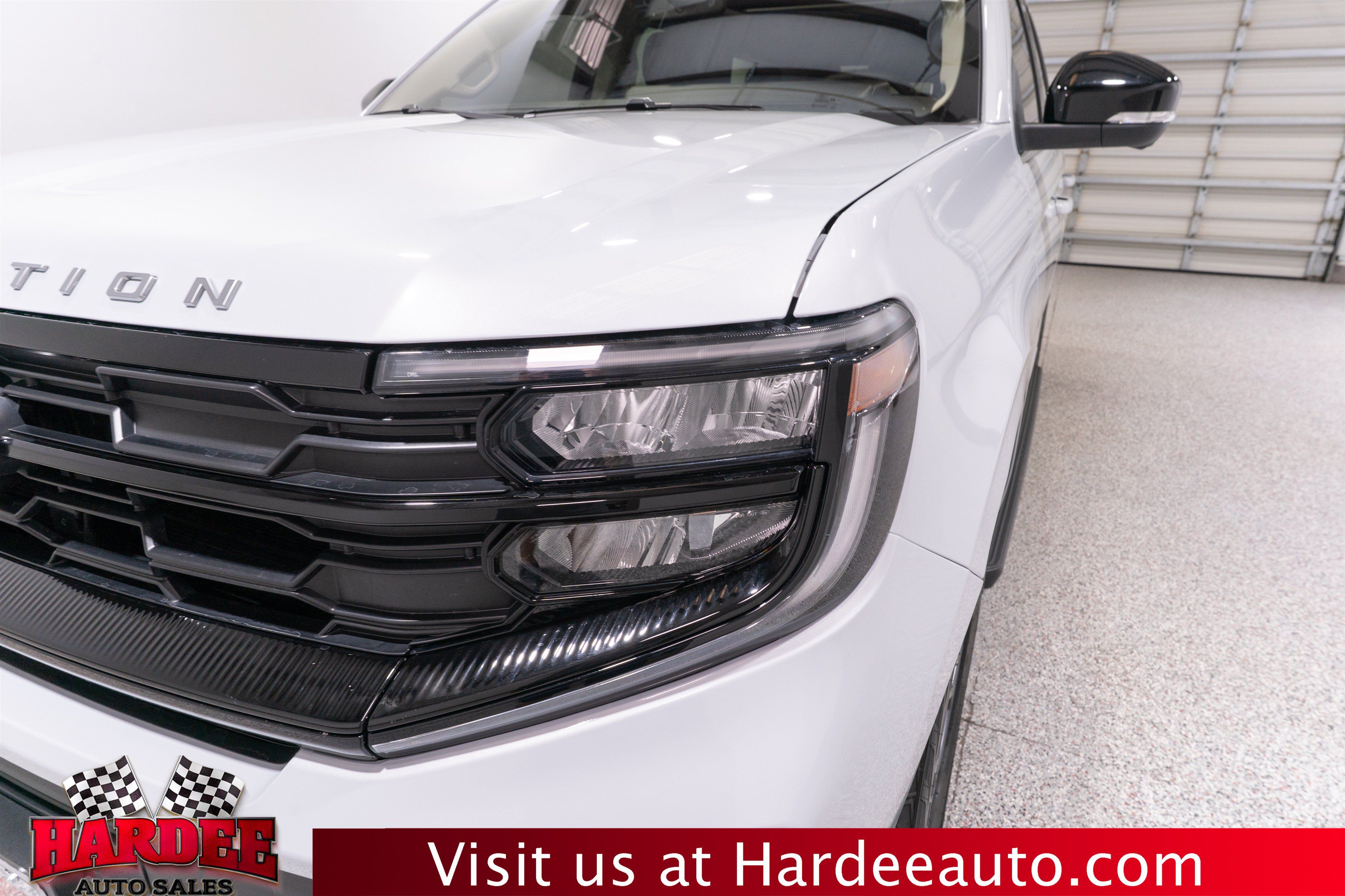 Used 2025 Ford Expedition Active AWD/4WD image 8
