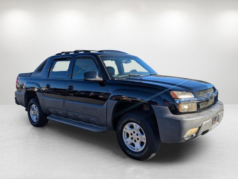 Used 2002 Chevrolet Avalanche 4x4 w/ Off-Road Suspension Pkg image 3