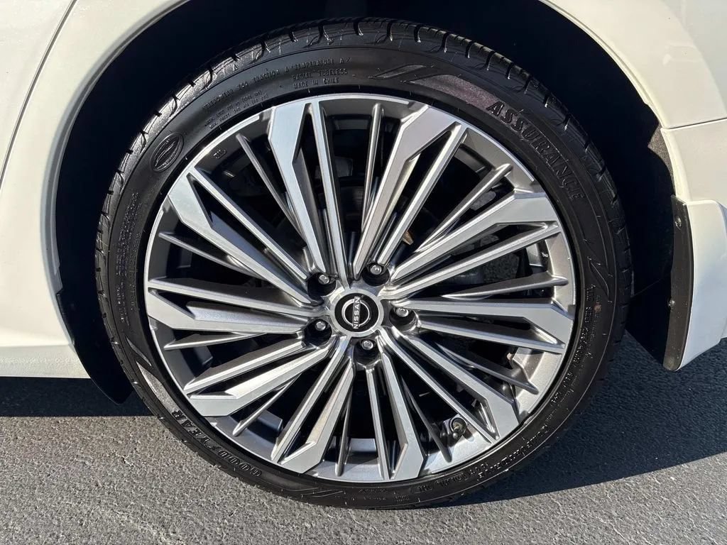 Used 2024 Nissan Altima 2.5 SL FWD image 12