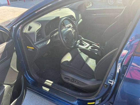 Used 2017 Hyundai Elantra Value Edition FWD image 4