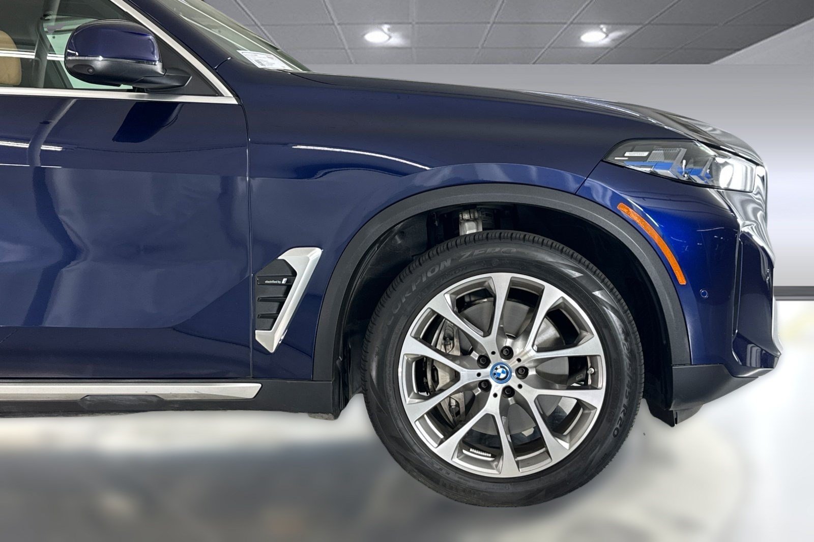 Used 2024 BMW X5 xDrive50e w/ Premium Package AWD/4WD image 36