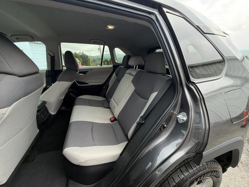 Used 2022 Toyota RAV4 XLE AWD/4WD image 10