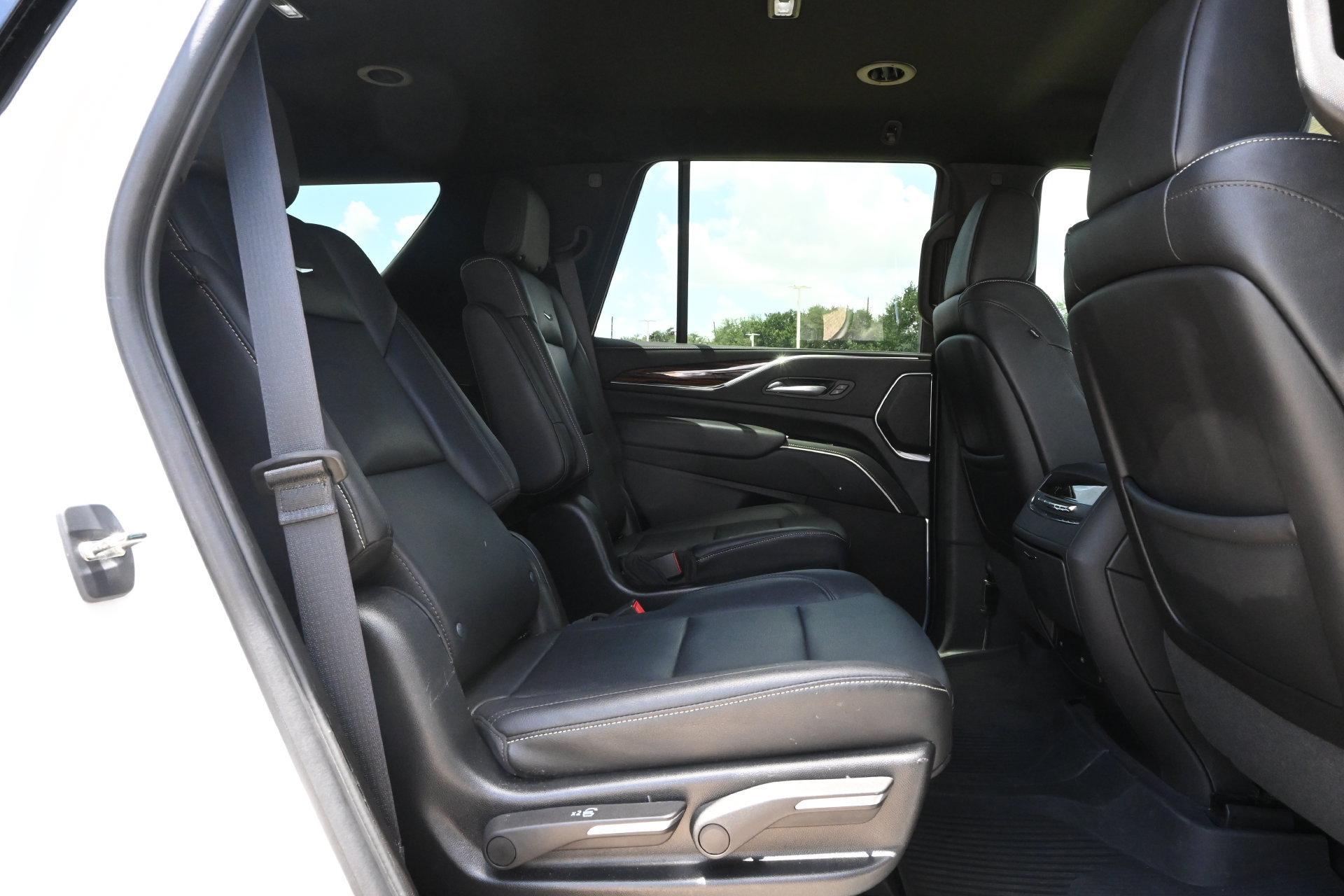 Used 2023 Cadillac Escalade Luxury w/ LPO, Floor Liner Package RWD image 23