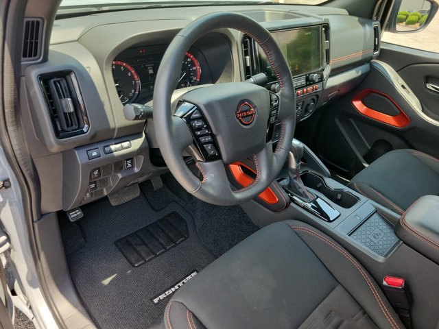 Used 2025 Nissan Frontier Pro-X w/ Pro Convenience Package RWD image 4