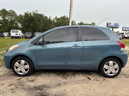 Used 2010 Toyota Yaris 2-Door Hatchback FWD image 2
