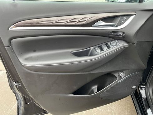 Used 2022 Buick Enclave Avenir w/ Avenir Technology Package AWD/4WD image 17