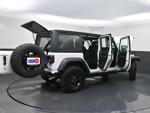 Used 2022 Jeep Wrangler Unlimited Sport AWD/4WD image 35