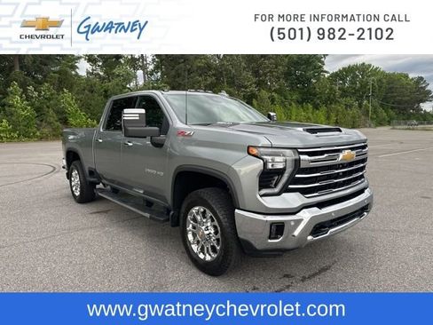 Used 2024 Chevrolet Silverado 2500 LTZ w/ LTZ Convenience Package AWD/4WD image 3