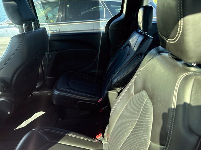 Used 2025 Chrysler Pacifica Select FWD image 14