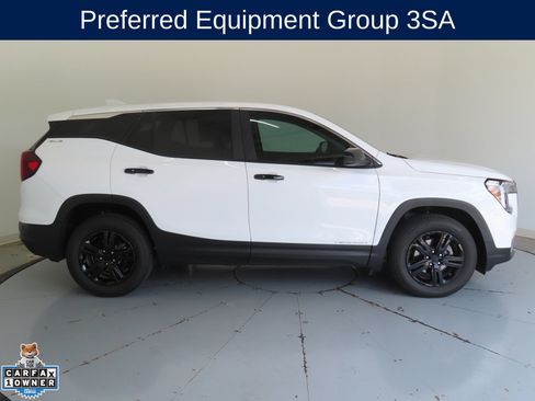 Used 2024 GMC Terrain SLE AWD/4WD image 2