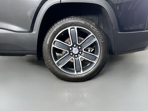 Used 2023 GMC Acadia SLT w/ Technology Package image 33